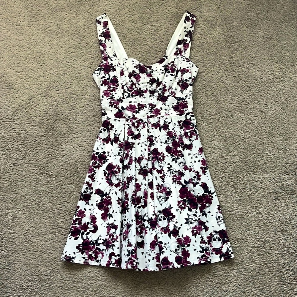 HotTopic Size XS Semi-Formal Rose/Skull Dress